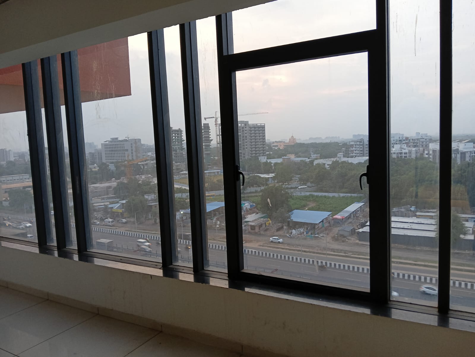 OFFICE 885 Sq.FT Commercial Office for Rent in Sg Highway Ahmedabad - Media 10