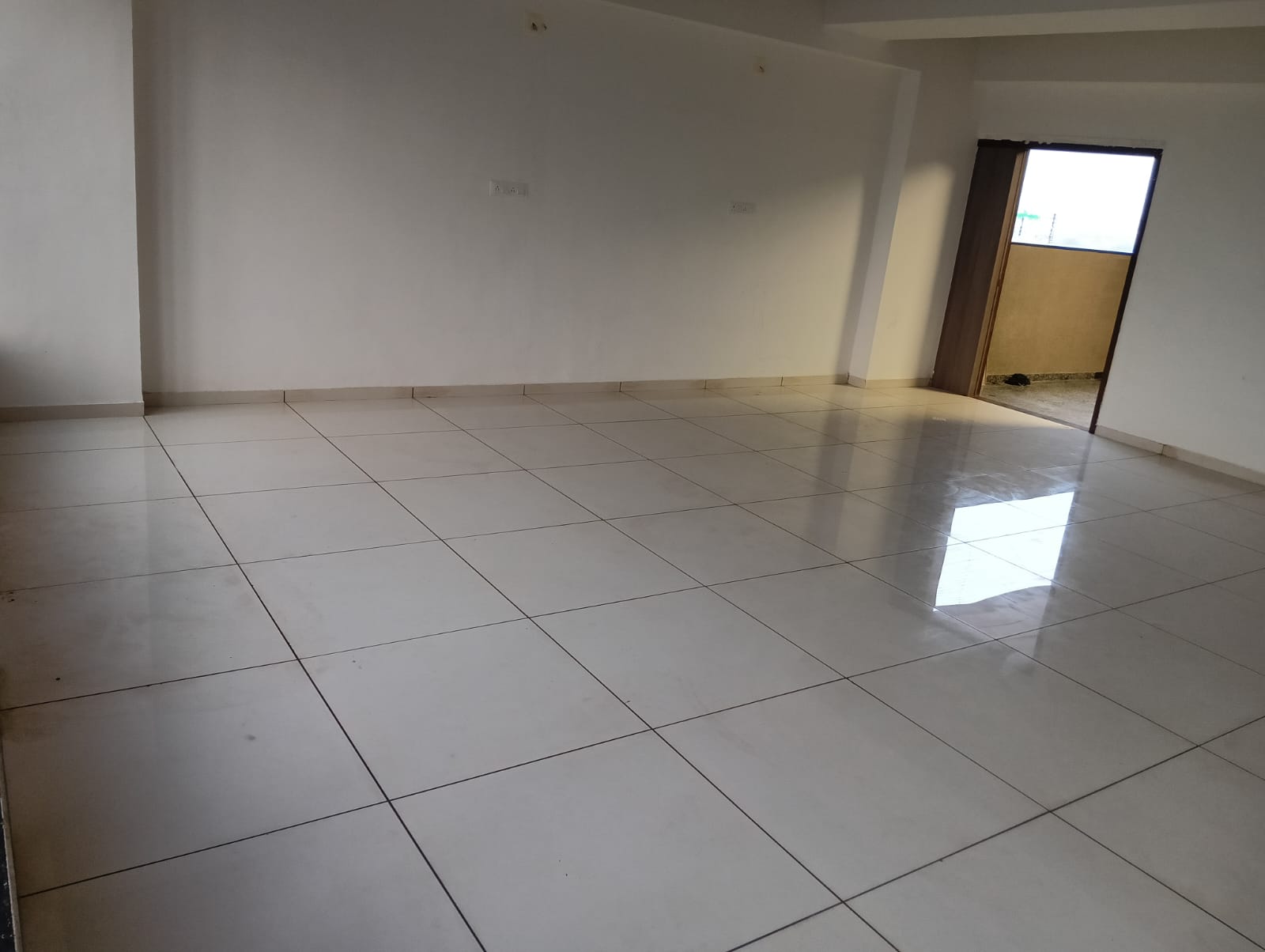 OFFICE 885 Sq.FT Commercial Office for Rent in Sg Highway Ahmedabad - Media 11