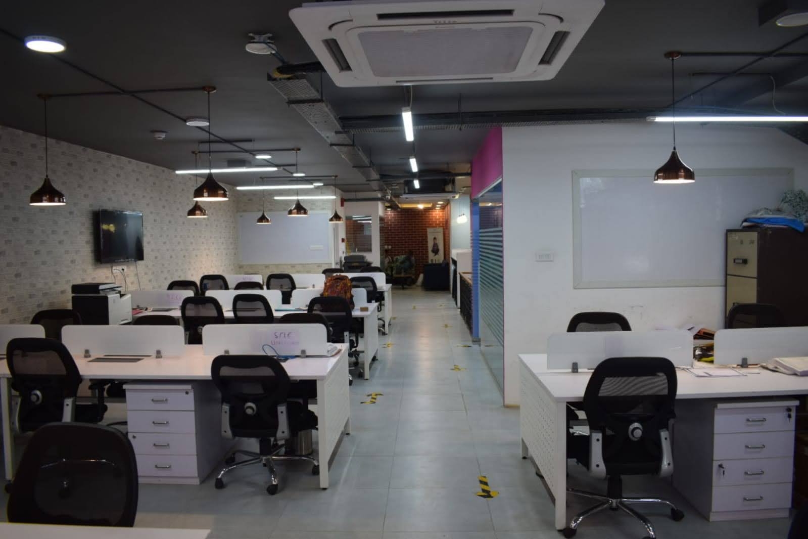 OFFICE 3700 Sq.FT Commercial Office for Rent in Ellisbridge Ahmedabad - Media 2