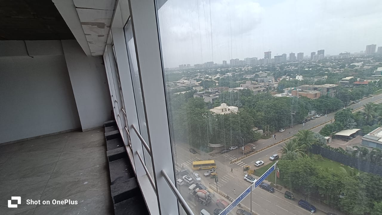 OFFICE 2400 Sq.FT Commercial Office for Sell in Sindhubhavan Road Ahmedabad - Media 4