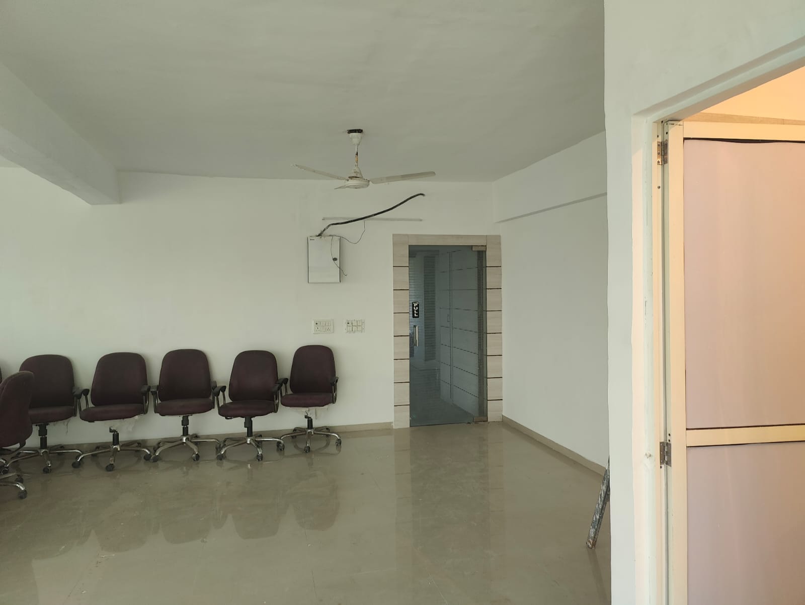 OFFICE 1014 Sq.FT Commercial Office for Sell in Makarba Ahmedabad - Media 5