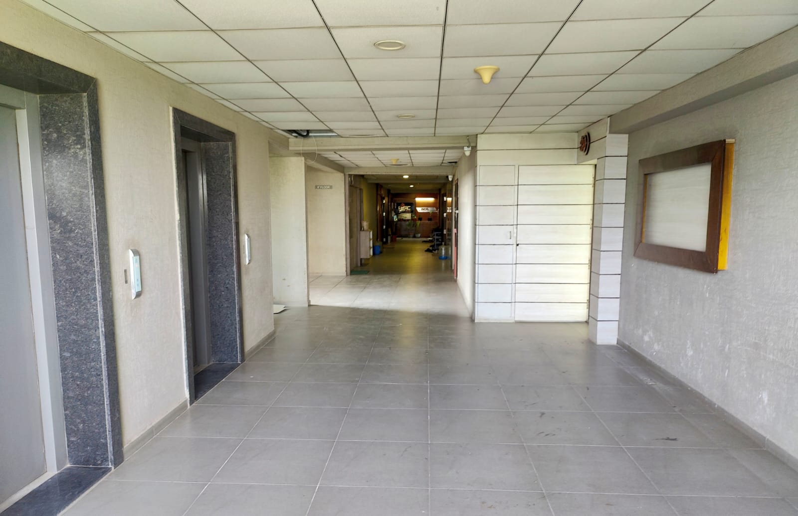 OFFICE 1014 Sq.FT Commercial Office for Sell in Makarba Ahmedabad - Media 6