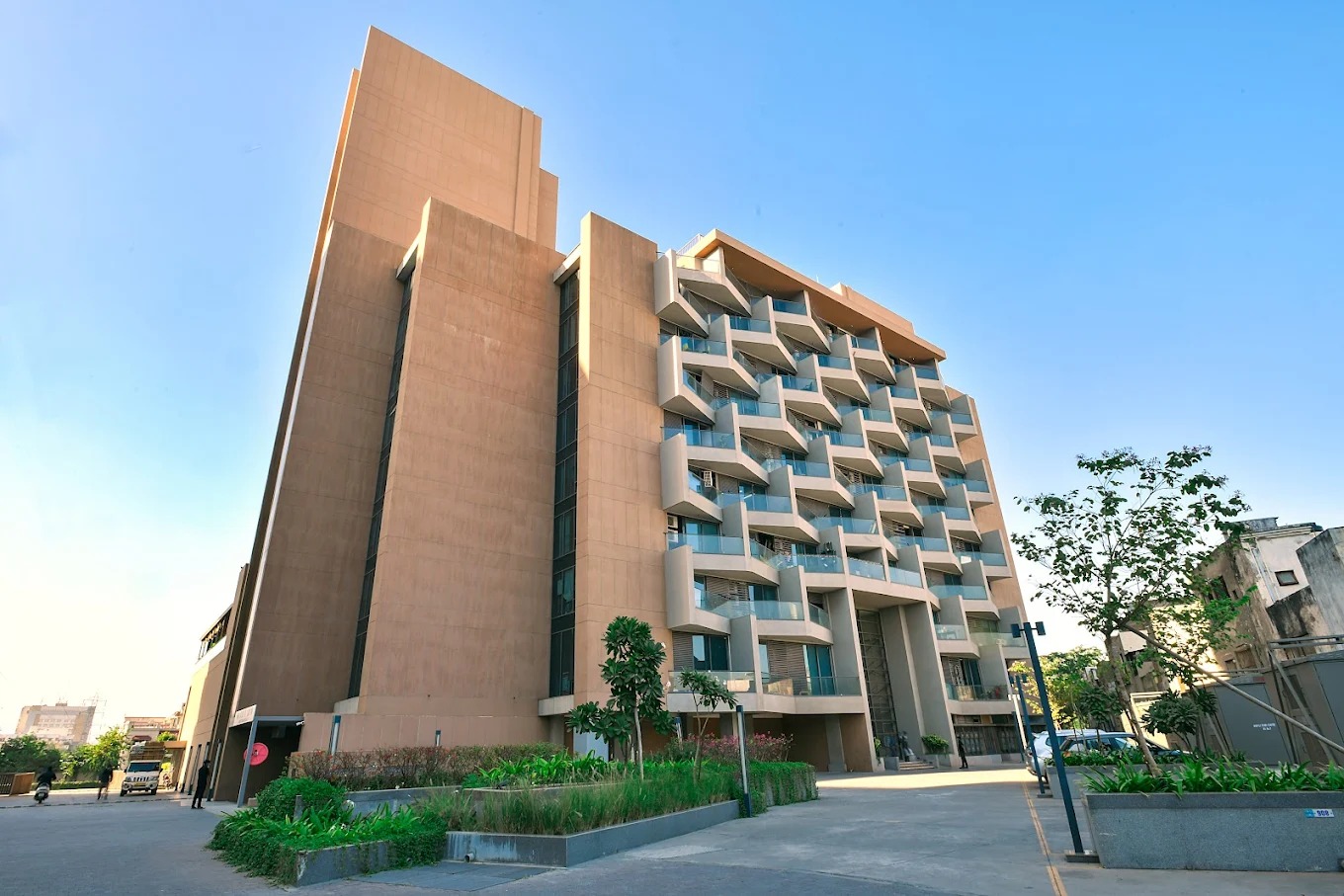 OFFICE 795 Sq.FT Commercial Pre-leased for Rent in Thaltej Ahmedabad - Media 3