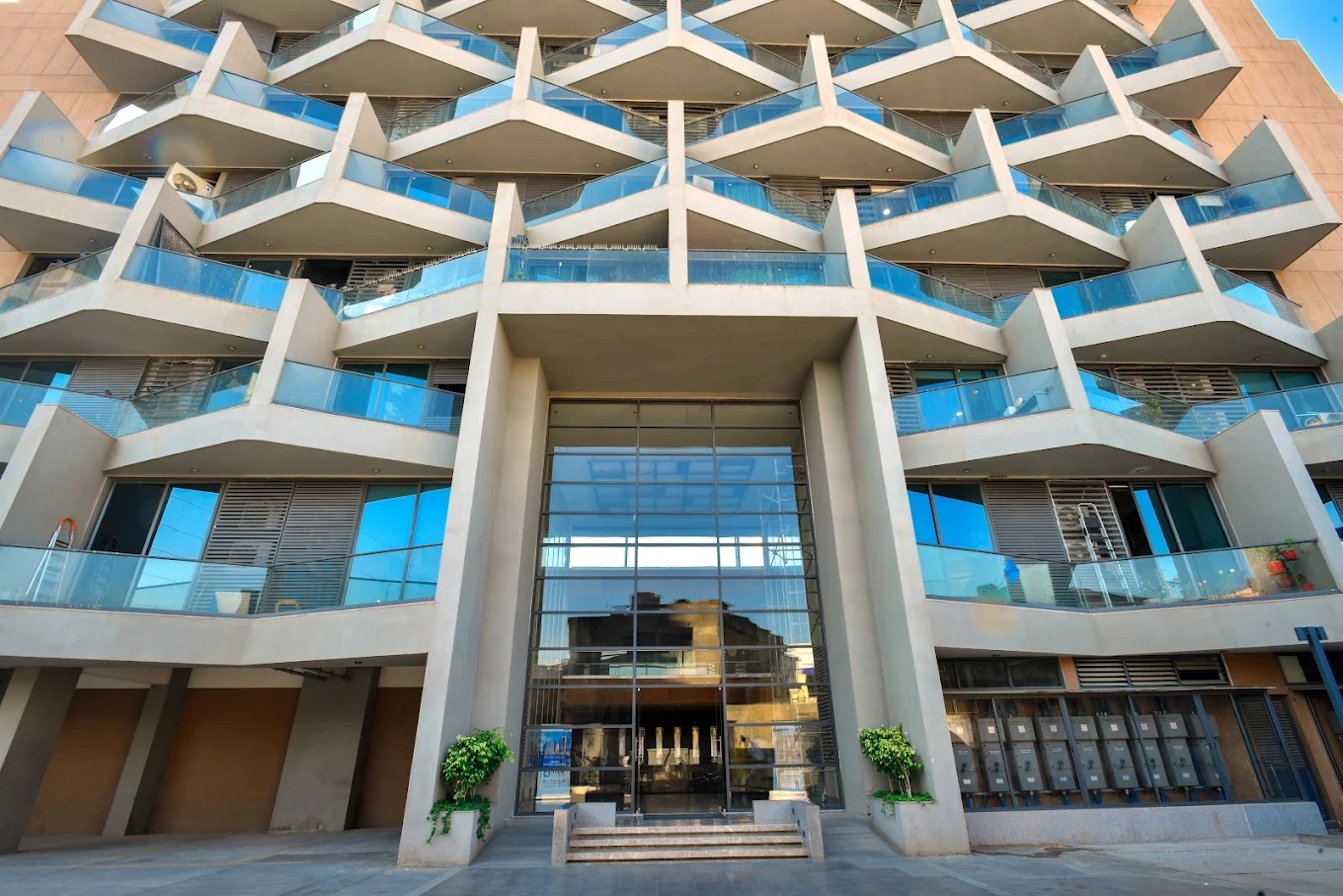 OFFICE 795 Sq.FT Commercial Pre-leased for Rent in Thaltej Ahmedabad
