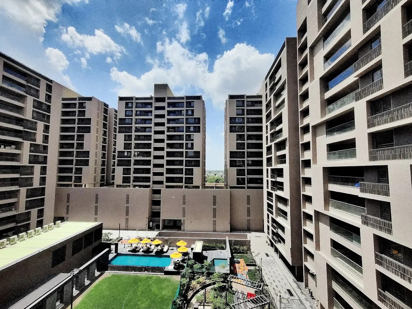 3 BHK 2158 Sq.FT Residential Flat for Sell in Sg Highway Ahmedabad - Media 4