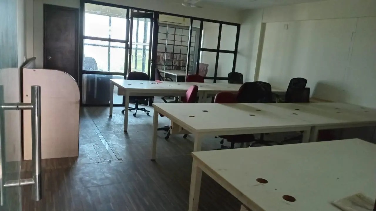 OFFICE 911 Sq.FT Commercial Office for Rent in Hebatpur Road Ahmedabad - Media 6