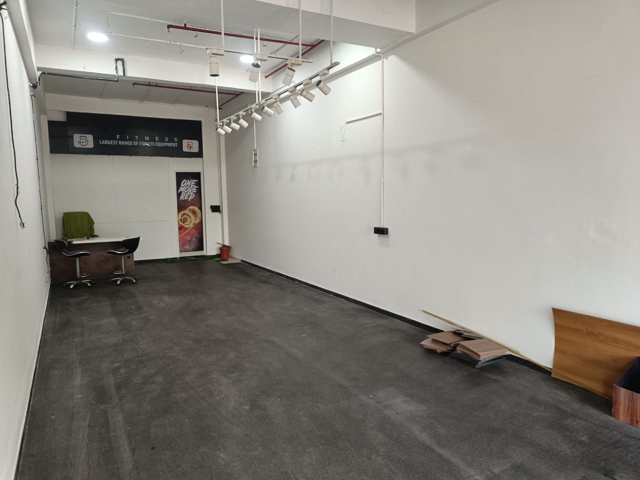 GROUND FLOOR 1000 Sq.FT Showroom Ground Floor for Rent in Gota Ahmedabad - Media 3