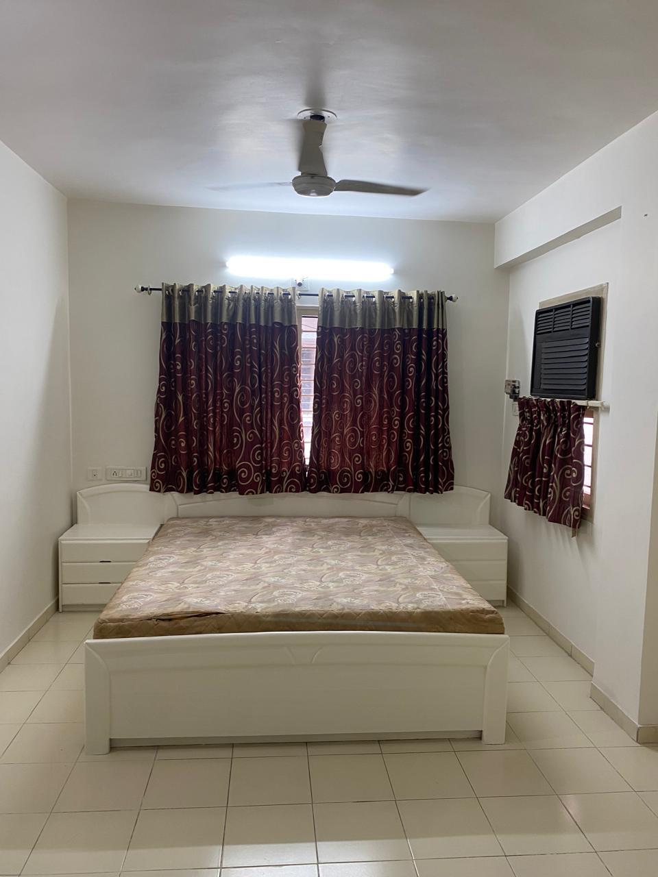 4 BHK 2790 Sq.FT Residential Flat for Rent in Bodakdev Ahmedabad - Media 12