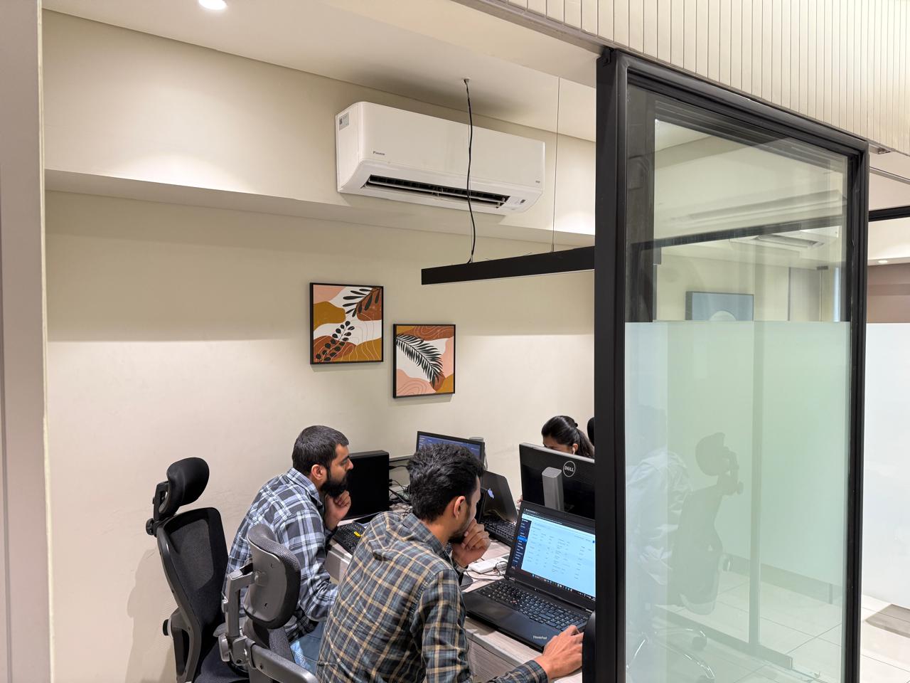 OFFICE 778 Sq.FT Commercial Office for Rent in Sindhubhavan Road Ahmedabad - Media 8