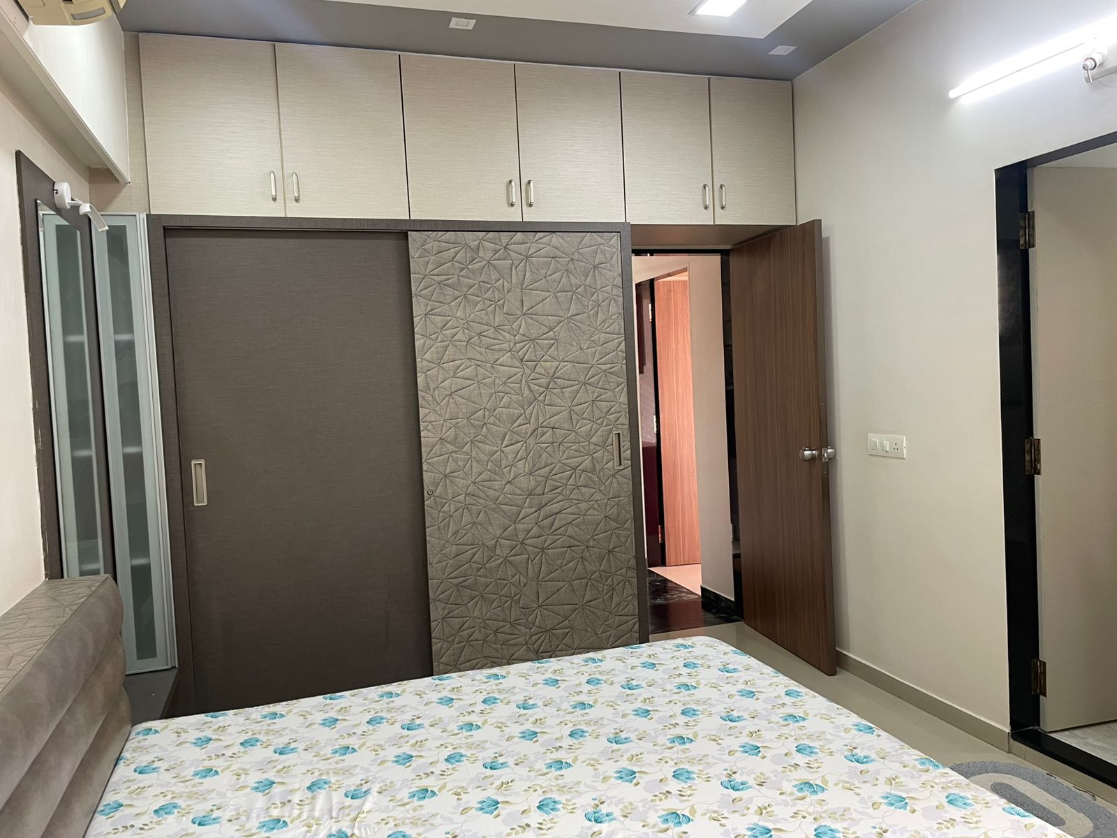 3 BHK 200 Sq.YRD Residential Flat for Sell in Thaltej Ahmedabad - Media 3