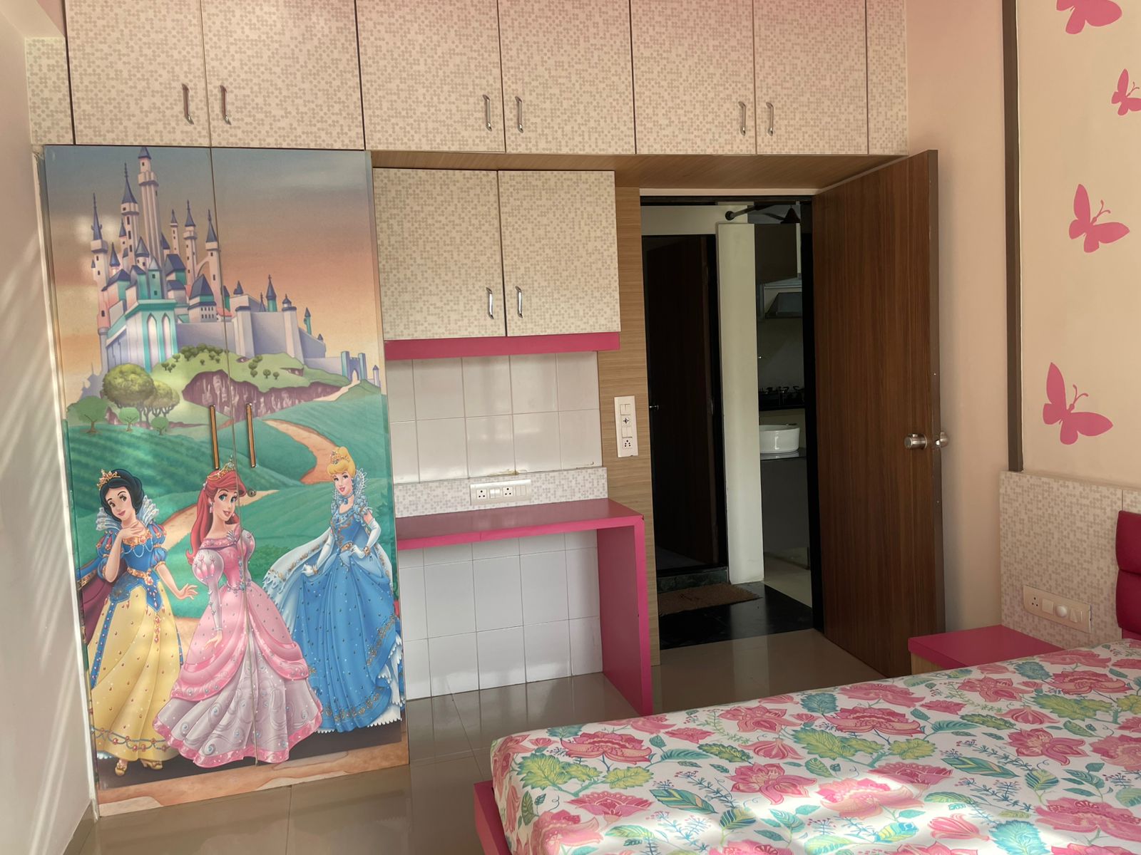 3 BHK 200 Sq.YRD Residential Flat for Sell in Thaltej Ahmedabad - Media 6