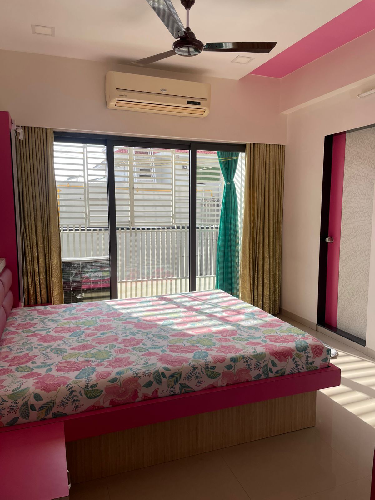 3 BHK 200 Sq.YRD Residential Flat for Sell in Thaltej Ahmedabad