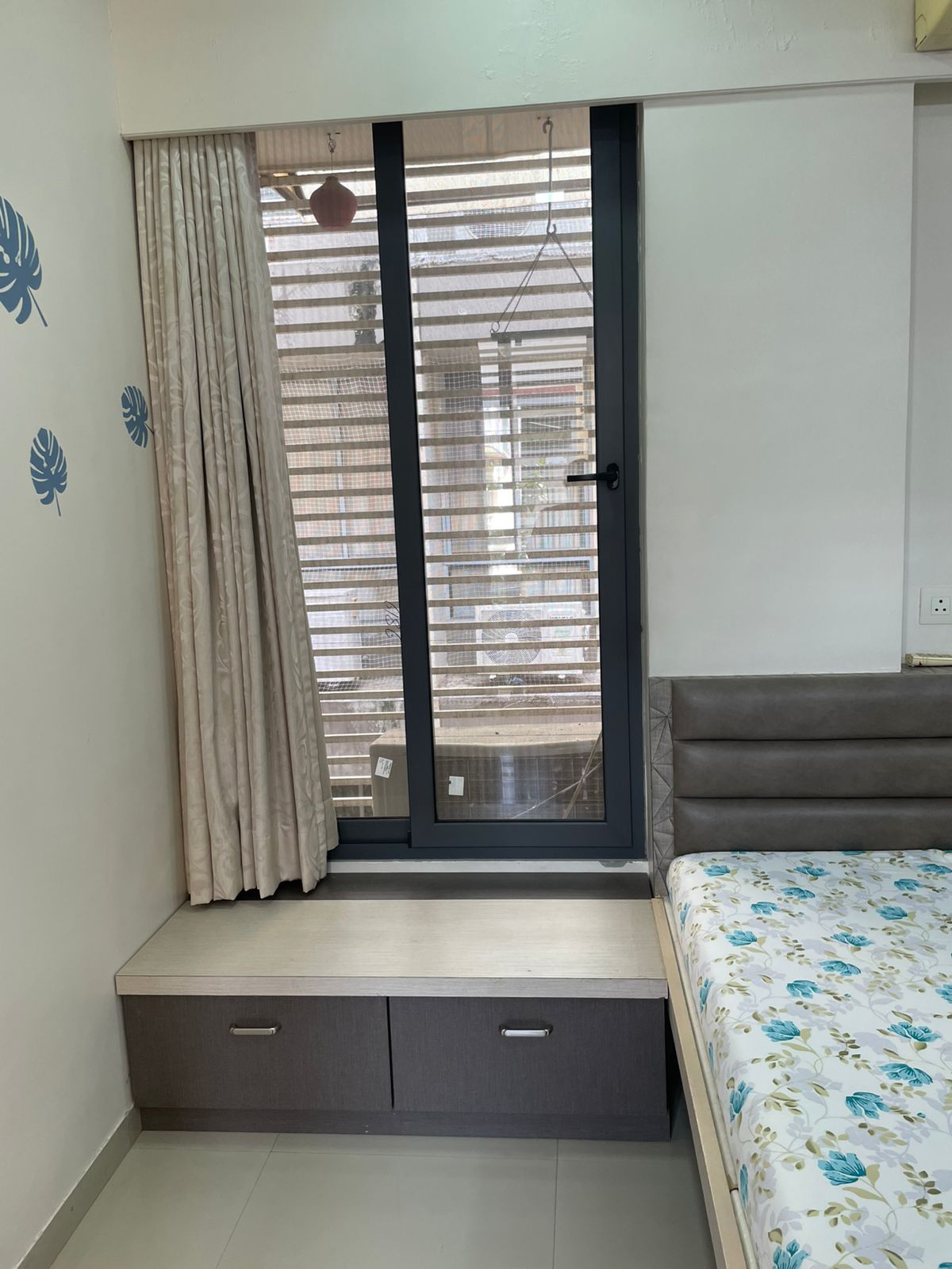 3 BHK 200 Sq.YRD Residential Flat for Sell in Thaltej Ahmedabad - Media 4