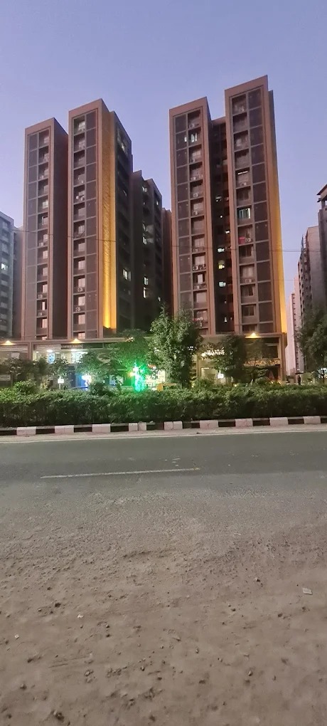 4 BHK 3000 Sq.FT Residential Flat for Rent in Shela Ahmedabad