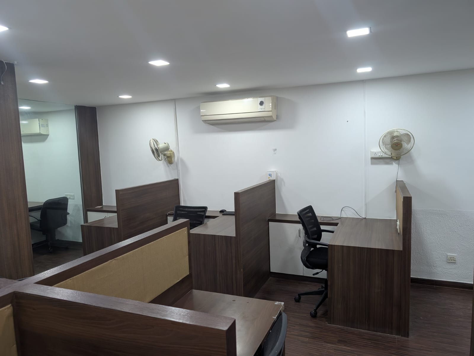 OFFICE 677 Sq.FT Commercial Office for Rent in Prahladnagar Ahmedabad - Media 5