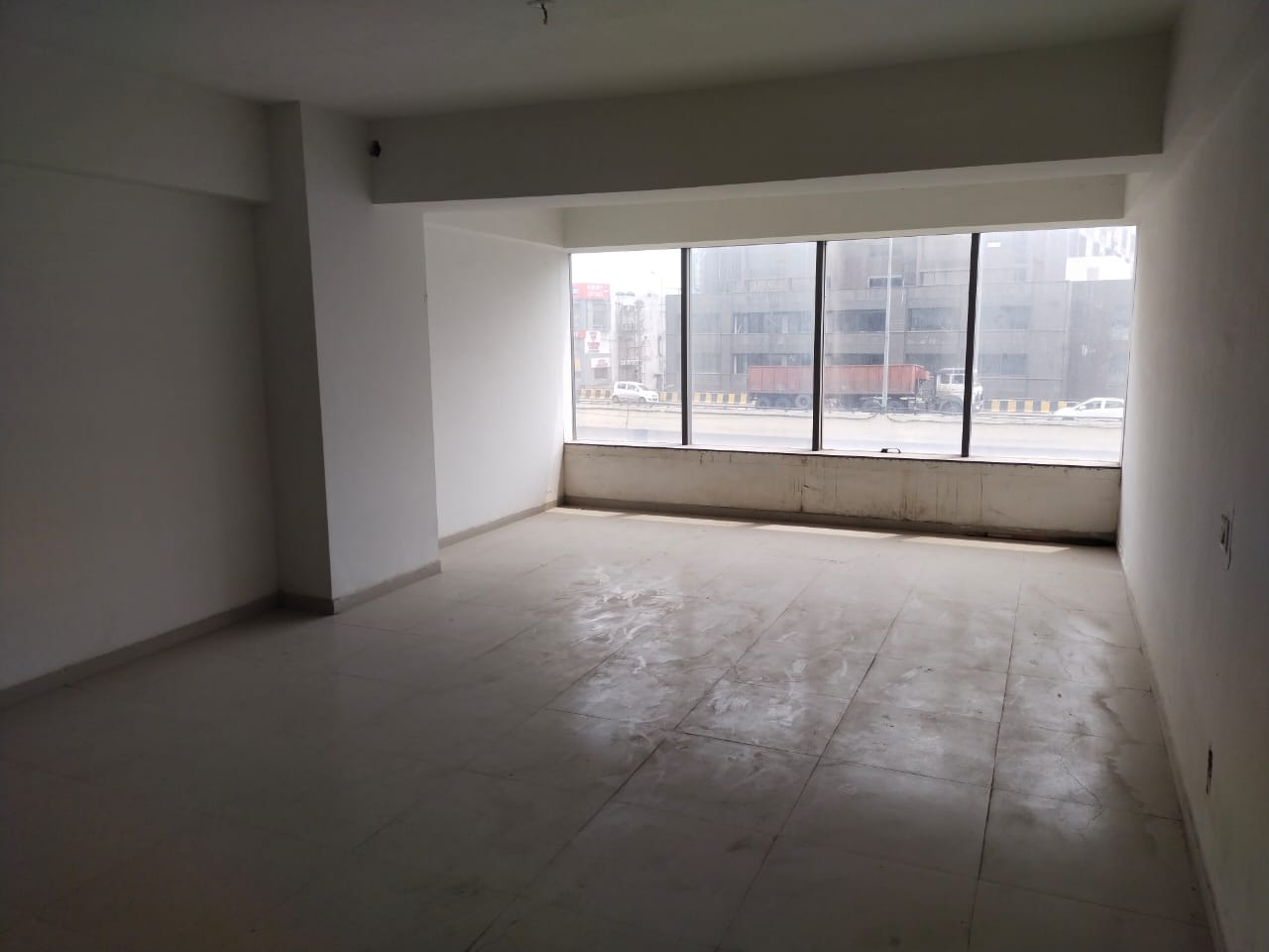 OFFICE 826 Sq.FT Commercial Office for Rent in Sp Ring Road Ahmedabad - Media 2