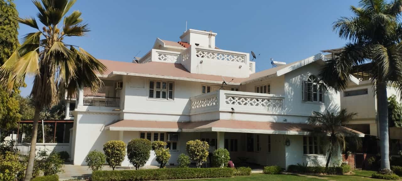 4 BHK 491 Sq.YRD Residential Bunglow for Sell in Thaltej Ahmedabad - Media 3