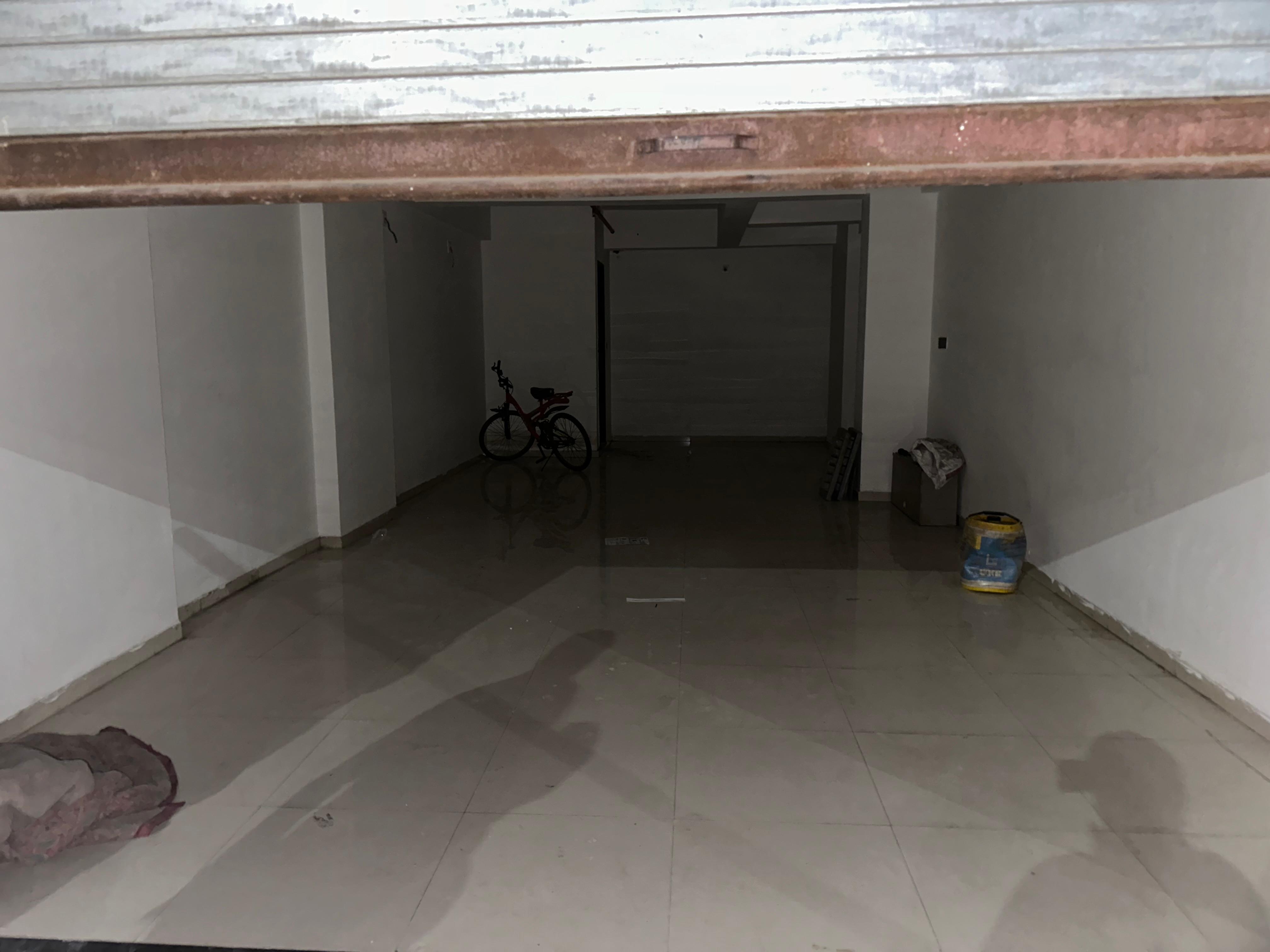 GROUND FLOOR 923 Sq.FT Showroom Ground Floor for Rent in Vaishnodevi Circle Ahmedabad - Media 4