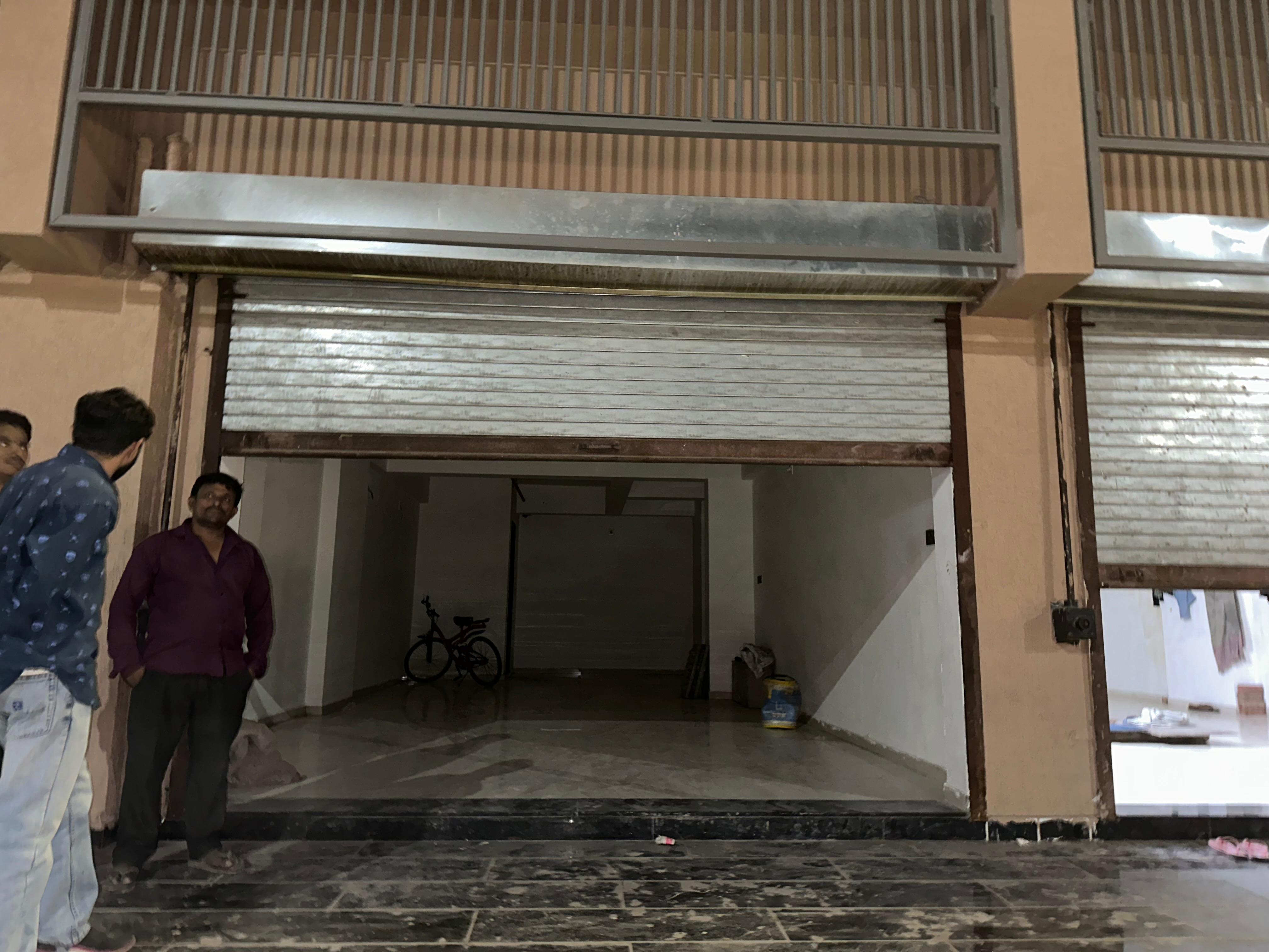 GROUND FLOOR 923 Sq.FT Showroom Ground Floor for Rent in Vaishnodevi Circle Ahmedabad