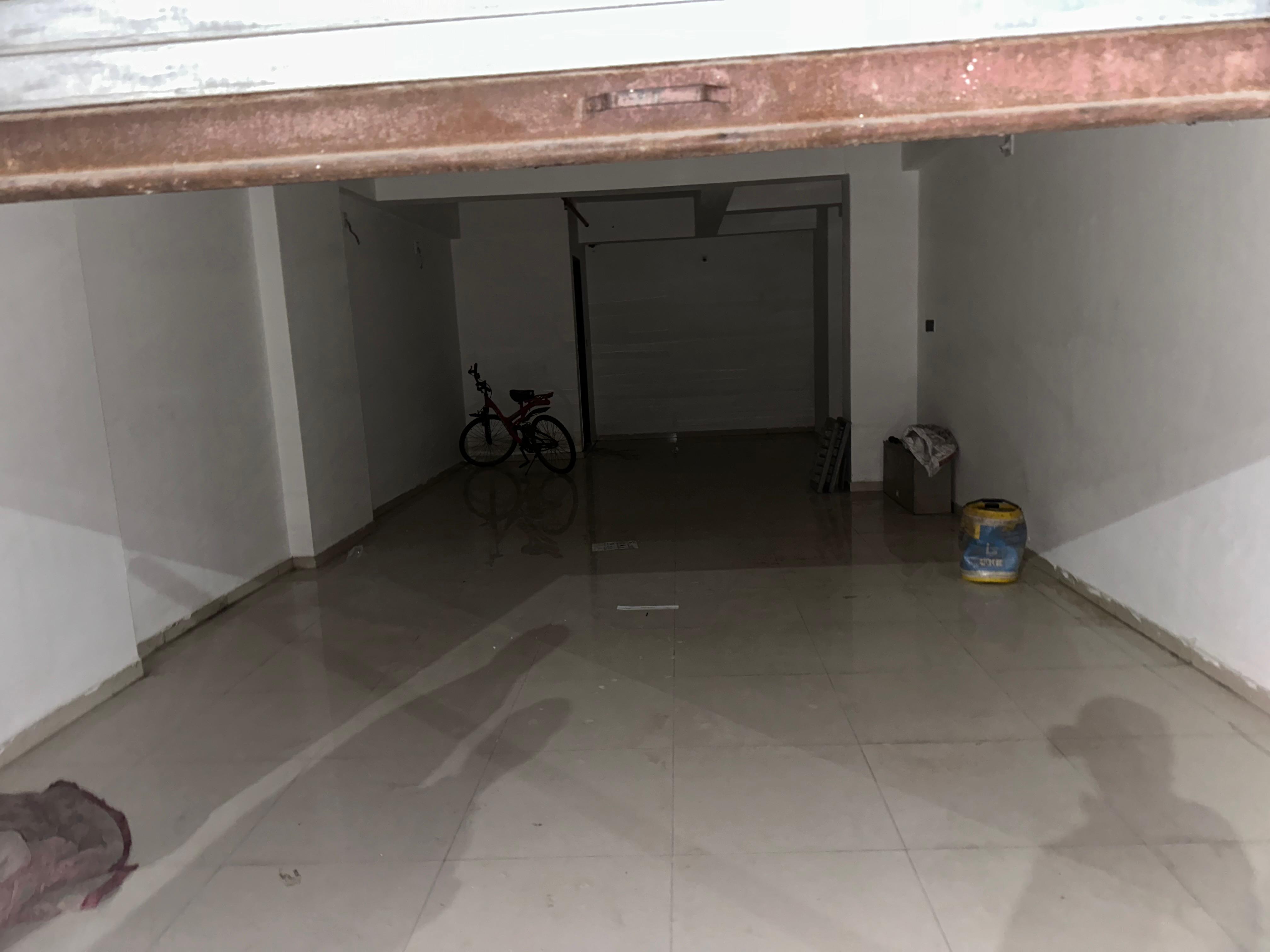 GROUND FLOOR 923 Sq.FT Showroom Ground Floor for Rent in Vaishnodevi Circle Ahmedabad - Media 2