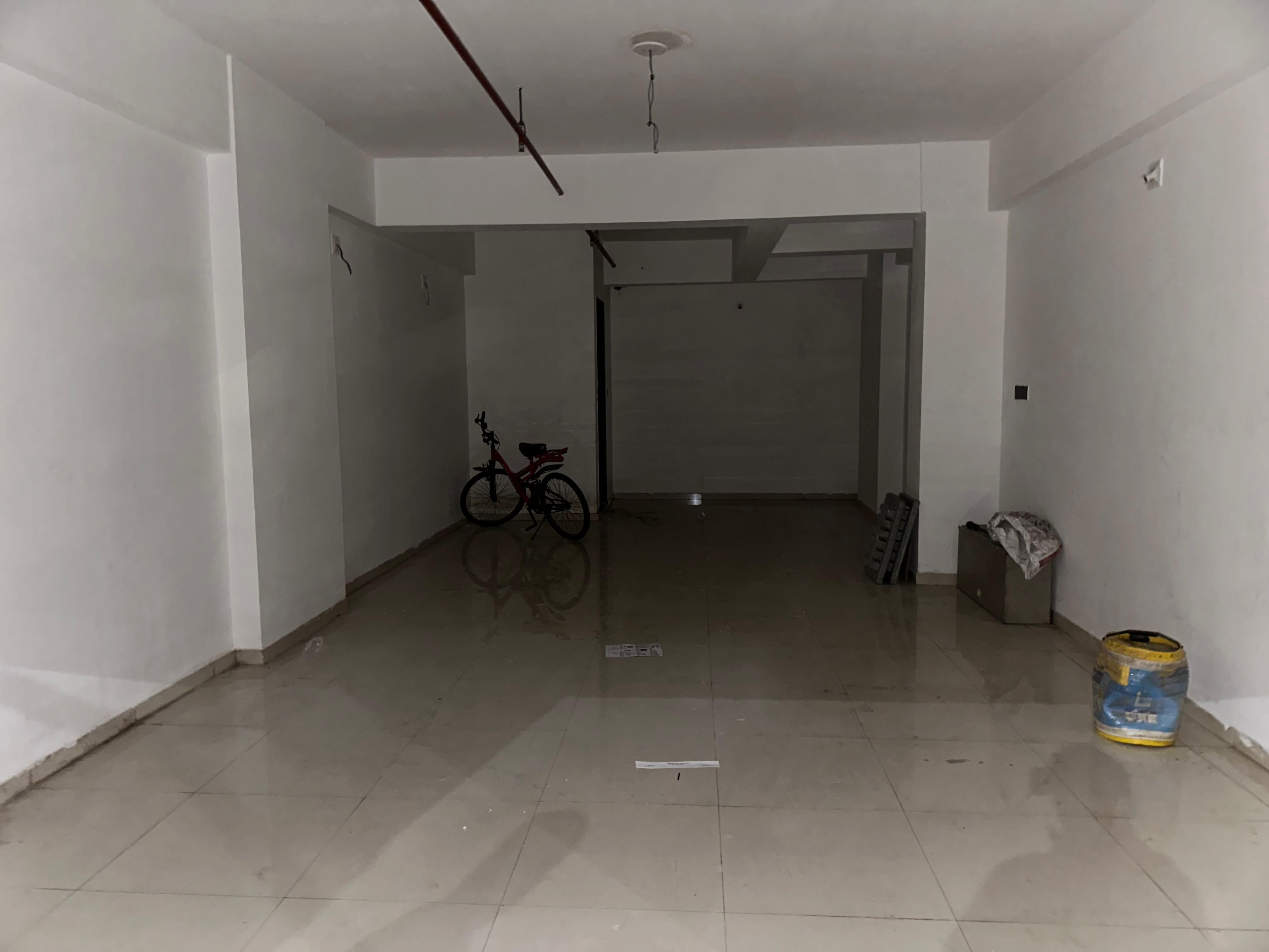 GROUND FLOOR 923 Sq.FT Showroom Ground Floor for Rent in Vaishnodevi Circle Ahmedabad - Media 6