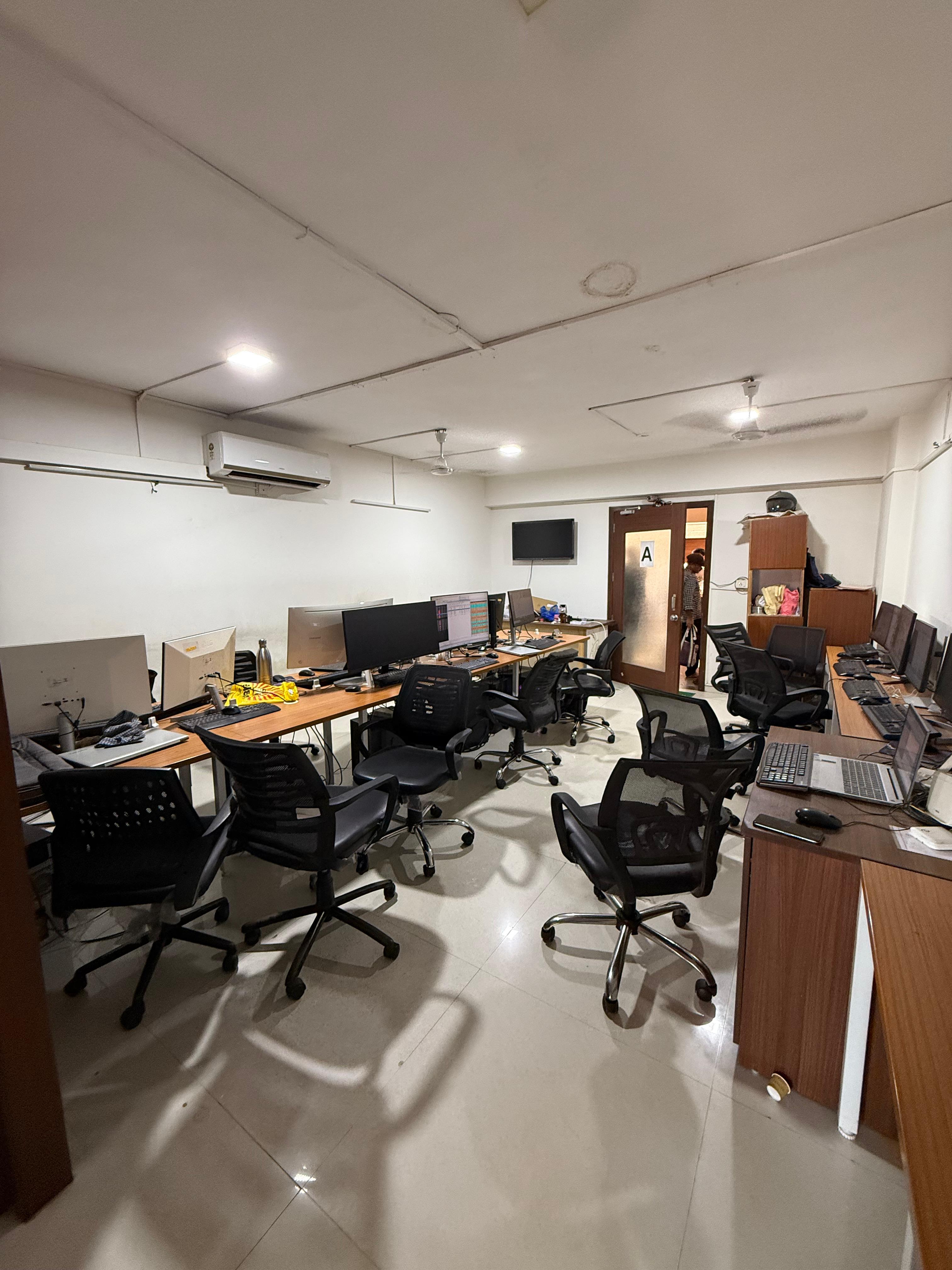 OFFICE 996 Sq.FT Commercial Office for Rent in Jagatpur Ahmedabad