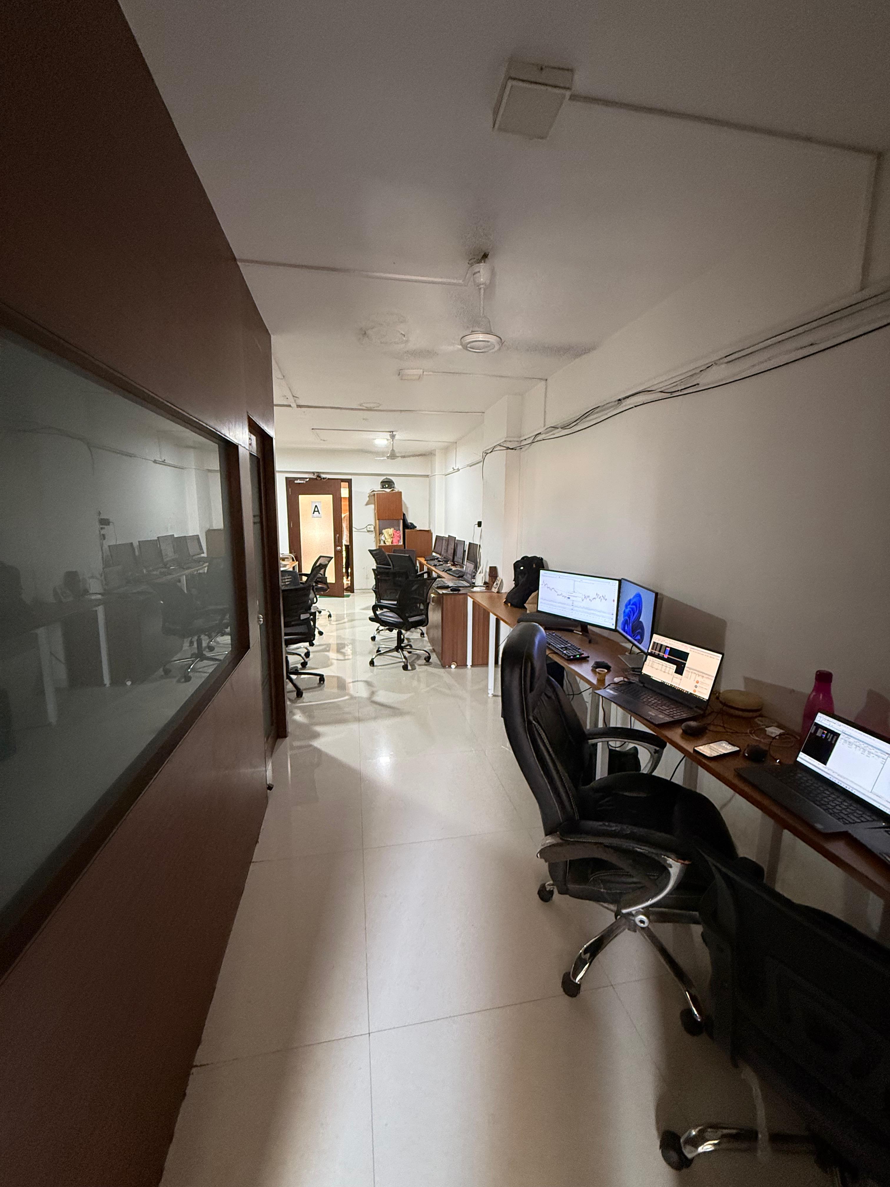 OFFICE 996 Sq.FT Commercial Office for Rent in Jagatpur Ahmedabad - Media 3