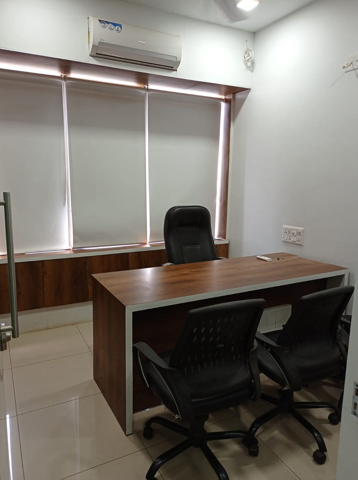 OFFICE 550 Sq.FT Commercial Office for Rent in Prahladnagar Ahmedabad - Media 6
