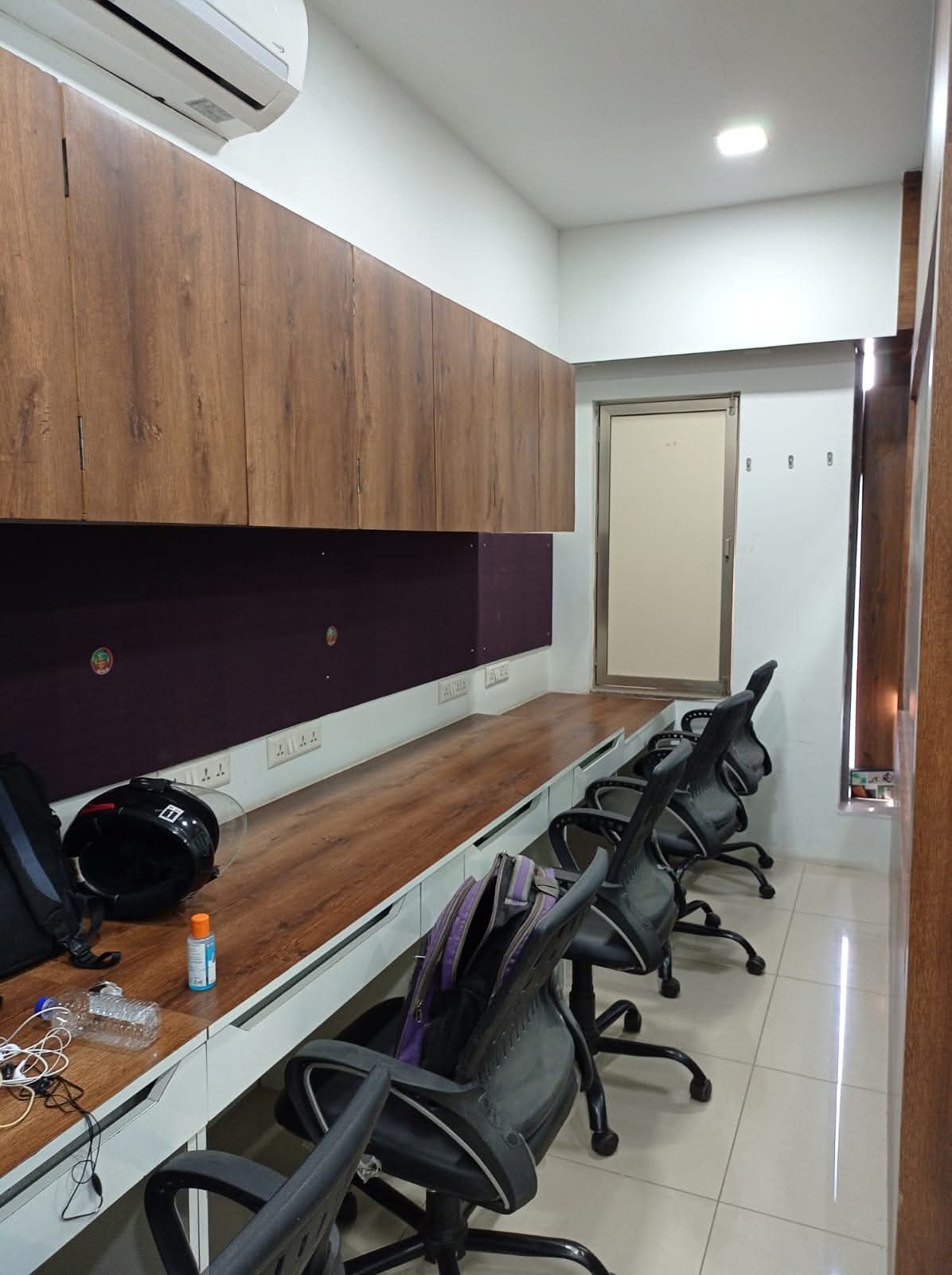 OFFICE 550 Sq.FT Commercial Office for Rent in Prahladnagar Ahmedabad
