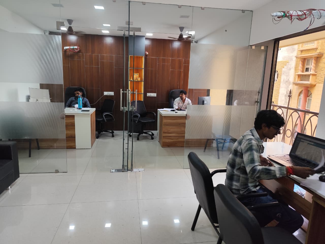 OFFICE 804 Sq.FT Commercial Office for Rent in Shivranjani Ahmedabad - Media 3
