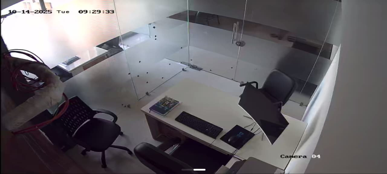 OFFICE 804 Sq.FT Commercial Office for Rent in Shivranjani Ahmedabad - Media 7