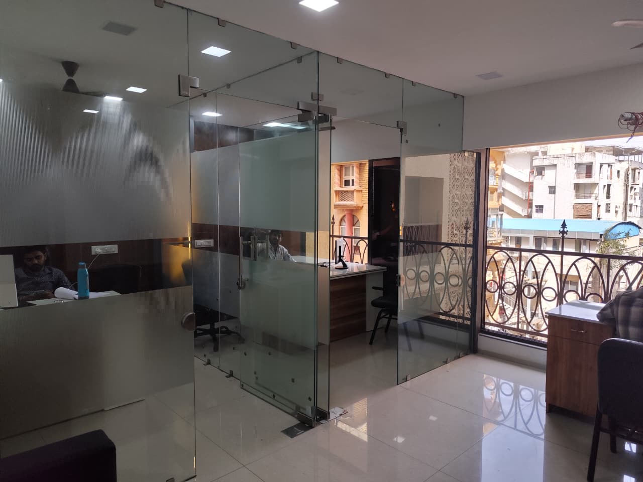 OFFICE 804 Sq.FT Commercial Office for Rent in Shivranjani Ahmedabad - Media 9