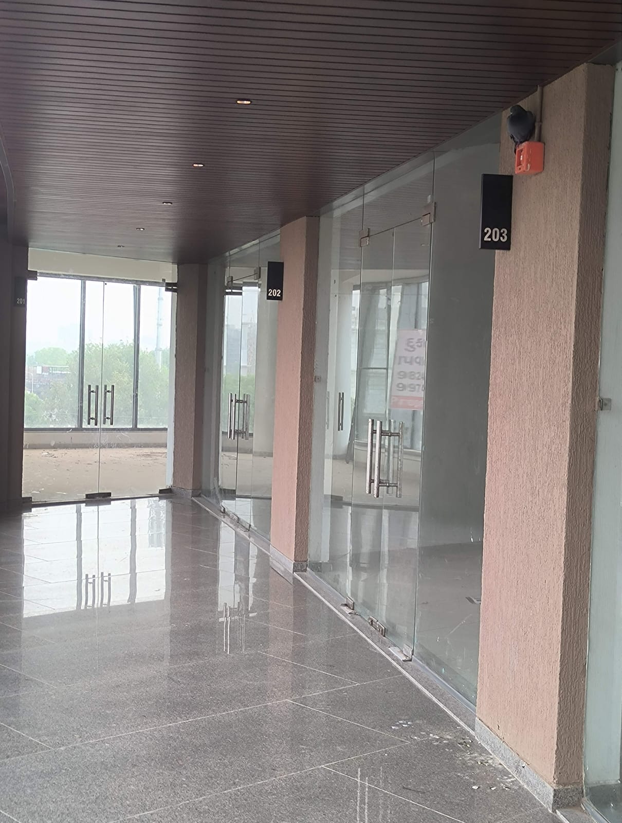 SECEND FLOOR 1165 Sq.FT Showroom Second Floor for Rent in Sp Ring Road Ahmedabad - Media 5
