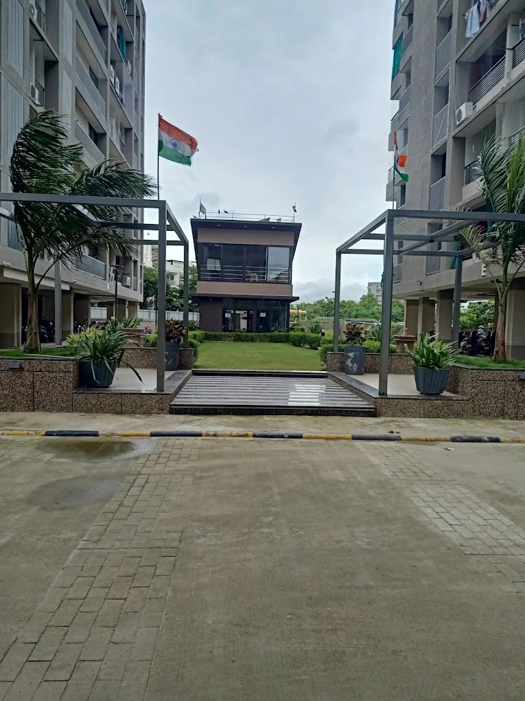 3 BHK 235 Sq.YRD Residential Flat for Sell in Science City Road Ahmedabad - Media 4