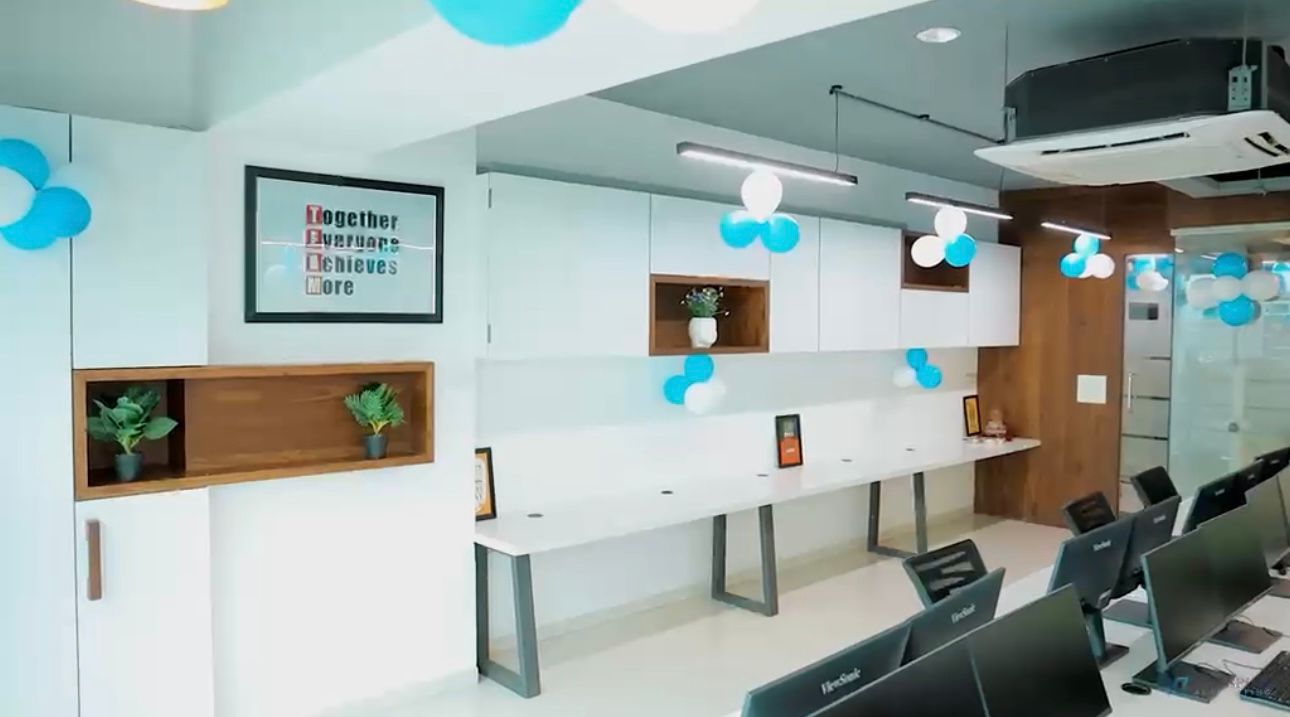 OFFICE 2372 Sq.FT Commercial Pre-leased for Sell in Thaltej Ahmedabad - Media 3