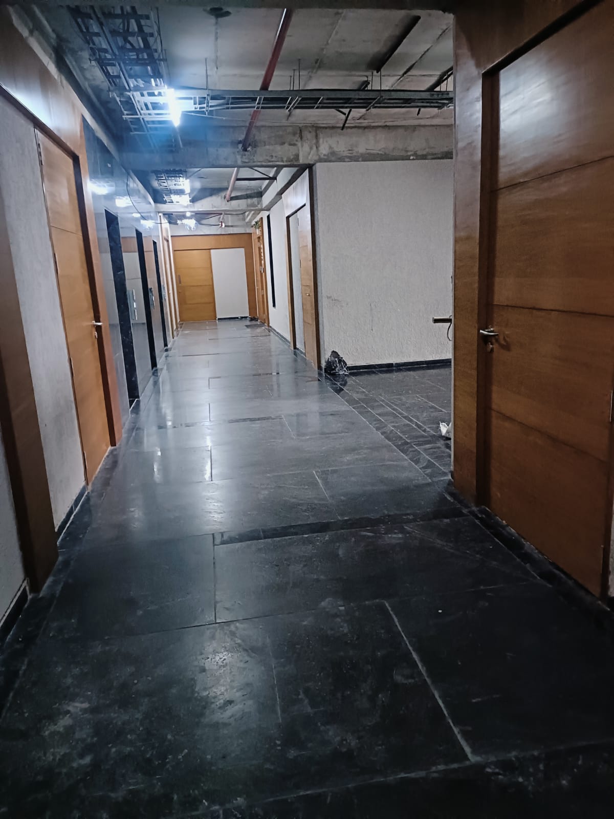 OFFICE 1080 Sq.FT Commercial Office for Sell in Vastrapur Ahmedabad - Media 2